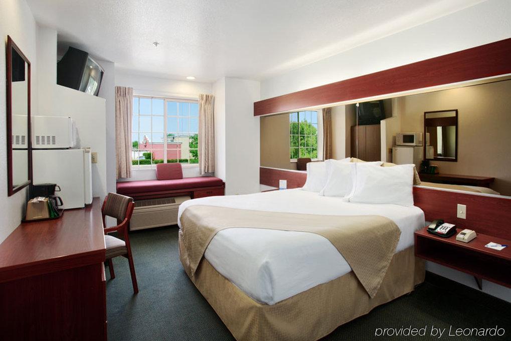 Travelodge By Wyndham Стоктън Екстериор снимка